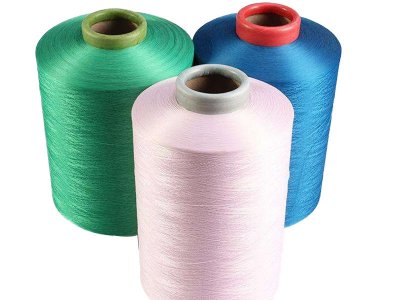 为什么涤纶织物染色容易出现色渍？